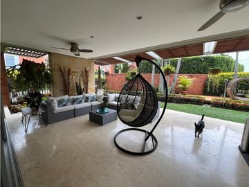 CASA AMPLIA CON JACUZZI EN UNIDAD CERRADA