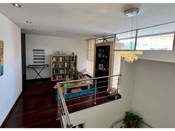 CASA AMPLIA CON JACUZZI EN UNIDAD CERRADA
