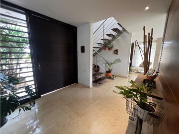 CASA AMPLIA CON JACUZZI EN UNIDAD CERRADA