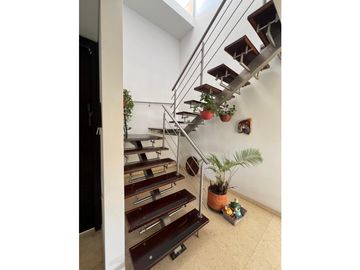 CASA AMPLIA CON JACUZZI EN UNIDAD CERRADA