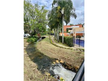 CASA AMPLIA CON JACUZZI EN UNIDAD CERRADA