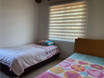CASA CAMPESTRE RODEADA DE VERDE