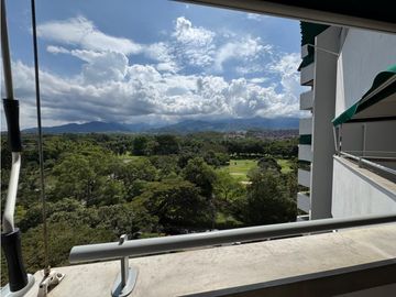 APARTAMENTO CON VISTA A LOS FARALLONES Y CAMPOS DEL CLUB CAMPESTRE