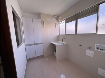 APARTAMENTO CON VISTA A LOS FARALLONES Y CAMPOS DEL CLUB CAMPESTRE