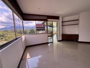 APARTAMENTO CON VISTA A LOS FARALLONES Y CAMPOS DEL CLUB CAMPESTRE