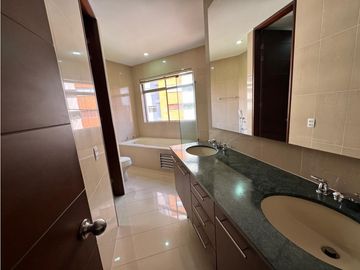 APARTAMENTO CON VISTA A LOS FARALLONES Y CAMPOS DEL CLUB CAMPESTRE