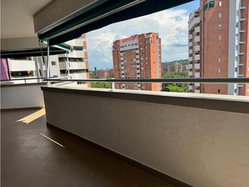APARTAMENTO CON VISTA A LOS FARALLONES Y CAMPOS DEL CLUB CAMPESTRE