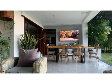 CASA EN CONDOMINIO ILUMINADA CON AMPLIOS ESPACIOS