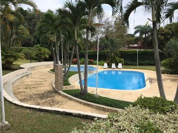 CASA EN CONDOMINIO ILUMINADA CON AMPLIOS ESPACIOS