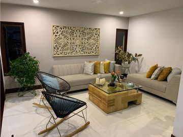 CASA EN CONDOMINIO ILUMINADA CON AMPLIOS ESPACIOS