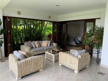 CASA EN CONDOMINIO ILUMINADA CON AMPLIOS ESPACIOS