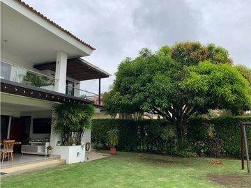 CASA EN CONDOMINIO ILUMINADA CON AMPLIOS ESPACIOS