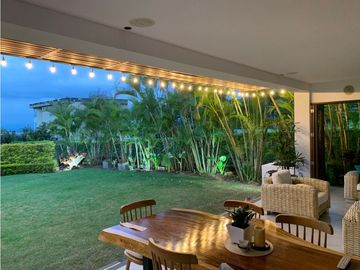 CASA EN CONDOMINIO ILUMINADA CON AMPLIOS ESPACIOS