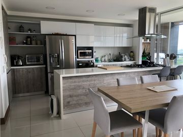 MODERNO APARTAMENTO CON VISTA A LOS FARALLONES