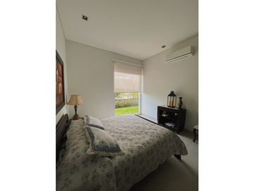 CASA DE UN PISO CON VISTA A LA RESERVA
