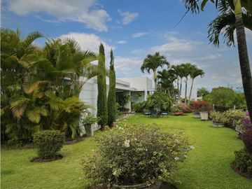CASA DE UN PISO CON VISTA A LA RESERVA