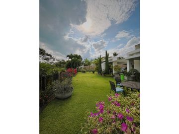 CASA DE UN PISO CON VISTA A LA RESERVA