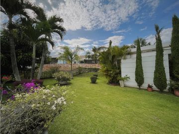CASA DE UN PISO CON VISTA A LA RESERVA