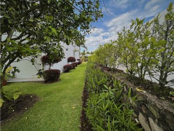 CASA DE UN PISO CON VISTA A LA RESERVA