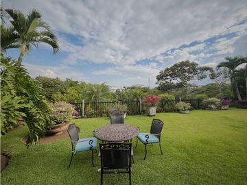 CASA DE UN PISO CON VISTA A LA RESERVA