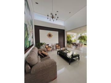 CASA DE UN PISO CON VISTA A LA RESERVA