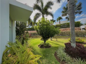 CASA DE UN PISO CON VISTA A LA RESERVA