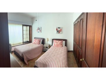 CASA CAMPESTRE CON AMPLIOS ESPACIOS