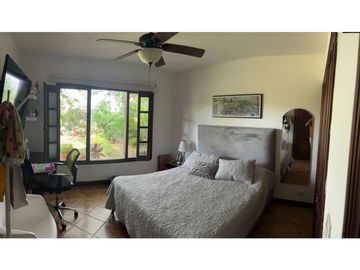 CASA CAMPESTRE CON AMPLIOS ESPACIOS