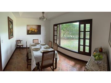 CASA CAMPESTRE CON AMPLIOS ESPACIOS