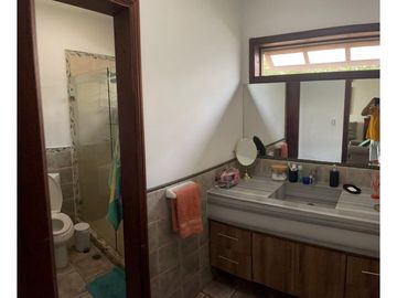 CASA CAMPESTRE CON AMPLIOS ESPACIOS