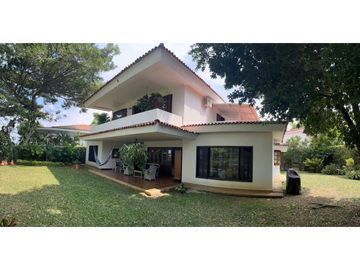 CASA CAMPESTRE CON AMPLIOS ESPACIOS