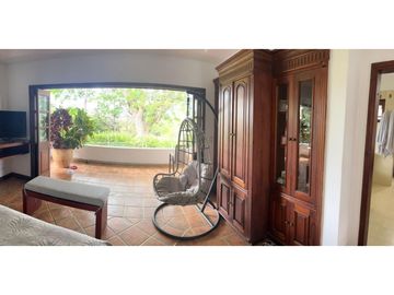 CASA CAMPESTRE CON AMPLIOS ESPACIOS