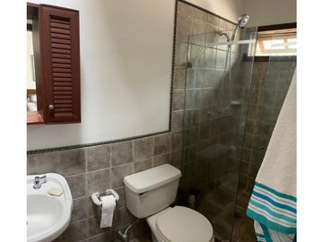 CASA CAMPESTRE CON AMPLIOS ESPACIOS