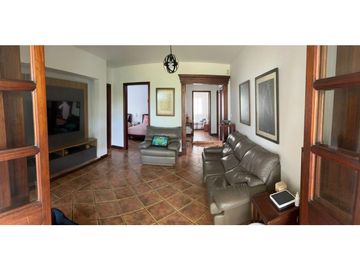 CASA CAMPESTRE CON AMPLIOS ESPACIOS