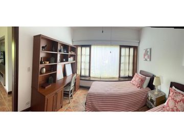 CASA CAMPESTRE CON AMPLIOS ESPACIOS