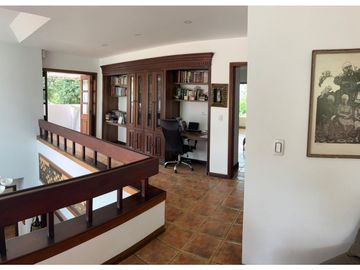 CASA CAMPESTRE CON AMPLIOS ESPACIOS