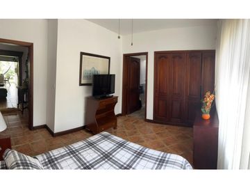 CASA CAMPESTRE CON AMPLIOS ESPACIOS