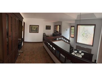 CASA CAMPESTRE CON AMPLIOS ESPACIOS