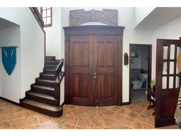 CASA CAMPESTRE CON AMPLIOS ESPACIOS