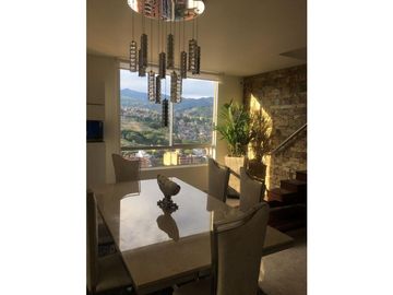 PENTHOUSE DUPLEX EN EL OESTE CON VISTA A LA MONTAÑA Y A LA CIUDAD