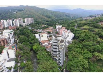 EDIFICIO MODERNO FRENTE AL RIO Y CON VISTA A LA CIUDAD