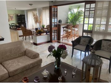 APARTAMENTO CON AMPLIOS ESPACIOS