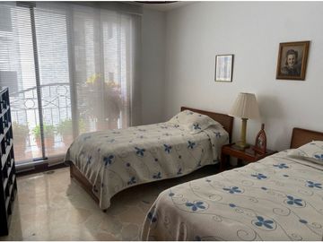 APARTAMENTO CON AMPLIOS ESPACIOS