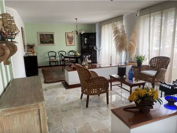 APARTAMENTO CON AMPLIOS ESPACIOS