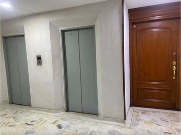 APARTAMENTO CON AMPLIOS ESPACIOS