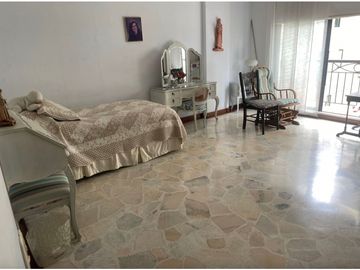 APARTAMENTO CON AMPLIOS ESPACIOS