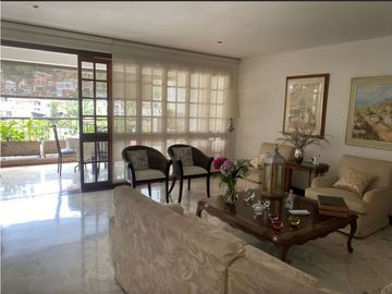 APARTAMENTO CON AMPLIOS ESPACIOS