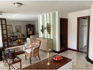 APARTAMENTO CON AMPLIOS ESPACIOS