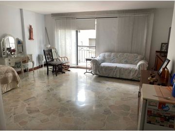 APARTAMENTO CON AMPLIOS ESPACIOS