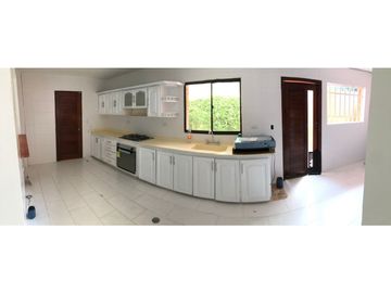 CASA AMPLIA EN CONJUNTO CERRADO DE PANCE